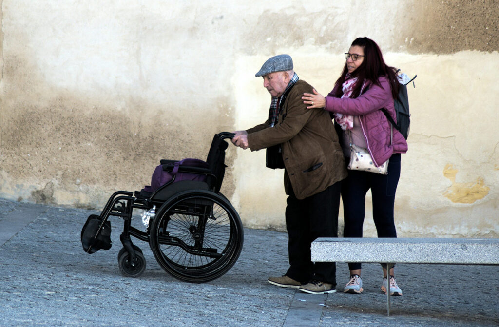 qualify for adult foster care